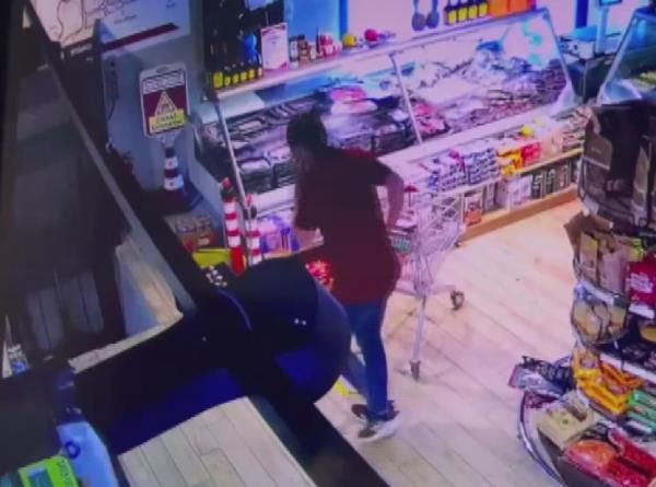 Muğla Bodrum'da alışveriş için girdiği marketten ayağı kırık çıktı - Resim: 4