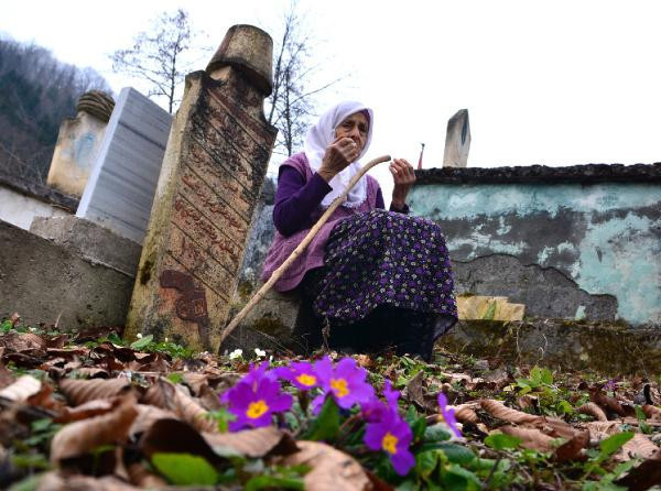 Yüz yıllık vasiyet geleneği! Mezar taşlarına bakın ne yapıyorlar? - Resim: 3