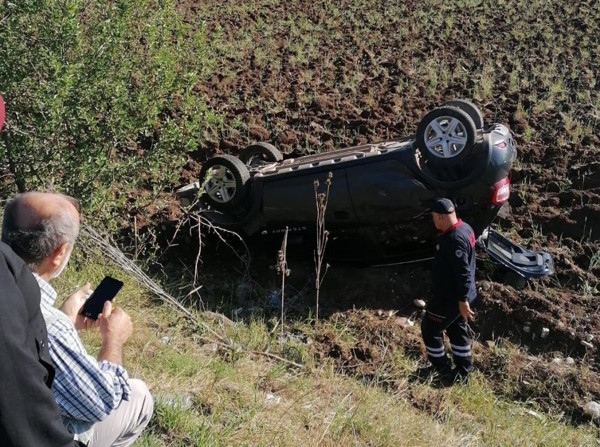 Çorum'da feci kaza! İki araç birbirine girdi çok sayıda yaralı var - Resim: 0