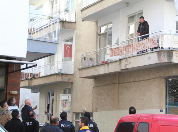 Antalya'da bunalıma girdi çıplak halde intihara kalkıştı! Bakın kaç TL karşılığında eyleme son verdi - Resim: 0