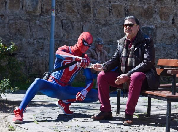 Yaşlılara kolonya 'Örümcek Adam'a büyük şok 'nasıl olsa öleceğim' - Resim: 1