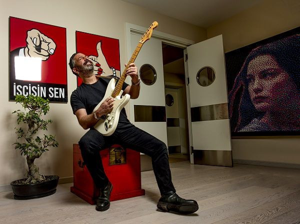 Ünlü müzisyen yorumuyla şaşırttı: "Cem Yılmaz'la uzaktan sevişiriz" - Resim: 3