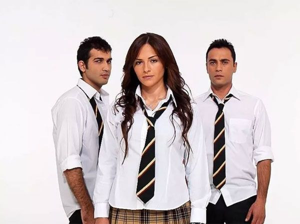 Reytingi bol Arka Sıradakiler dizisi hayranlarını sevindiren haber! Yıllar sonra geri dönüyor - Resim: 1