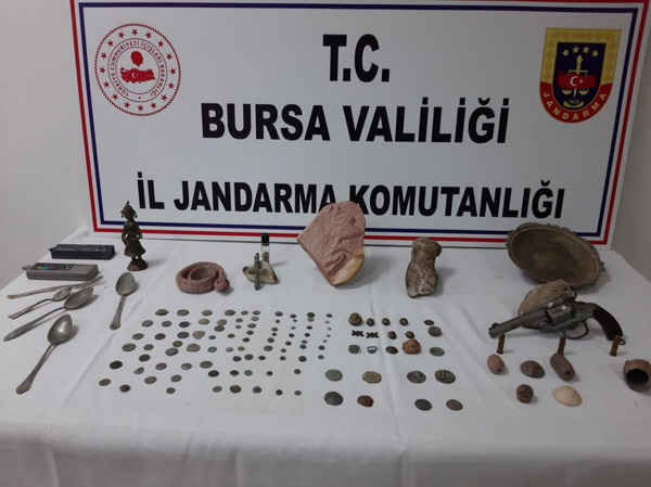 Bursa'da hayatının hatasını yaptı! Tarihi eserleri çok yanlış kişiye satmaya çalıştı - Resim: 0