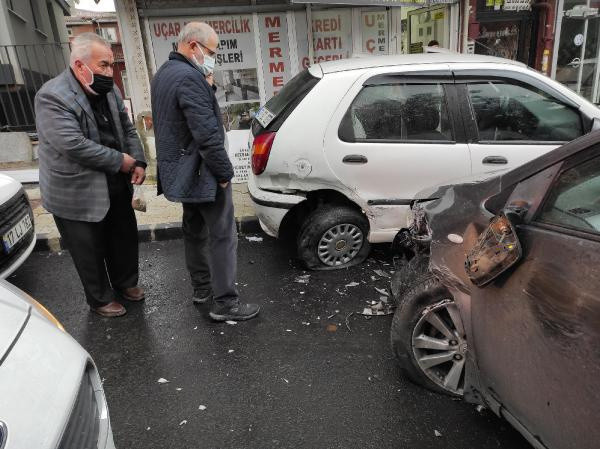 Şişli'de direksiyon başında baygınlık geçirdi!  4 araca çarptı - Resim: 0