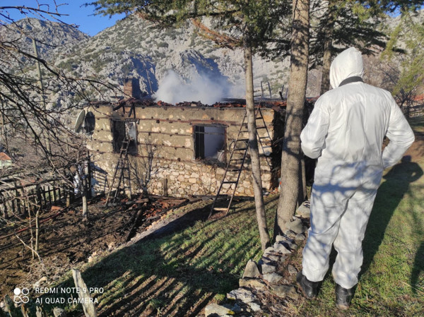 Antalya'da yaşlı adam gece 4'te feci şekilde can verdi! Cesedi yatakta bulundu - Resim: 0