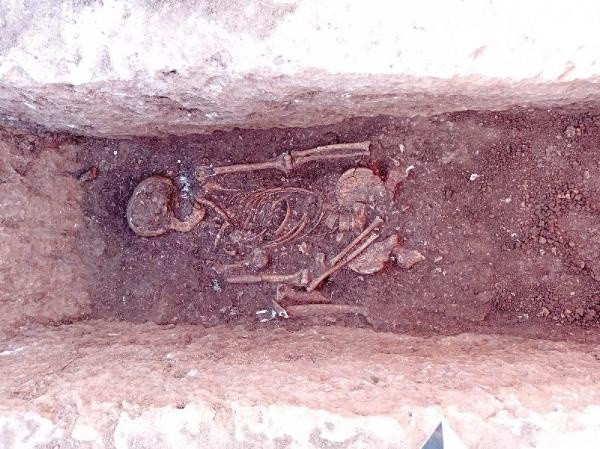 1500 yıllık! Adıyaman'da kazılarda ortaya çıktı: Taşlarla çevrilmiş - Resim: 1