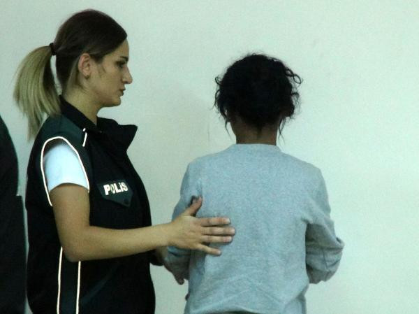 Bunu da gördük! Saçından çıkanlar şaşkına çevirdi - Resim: 4