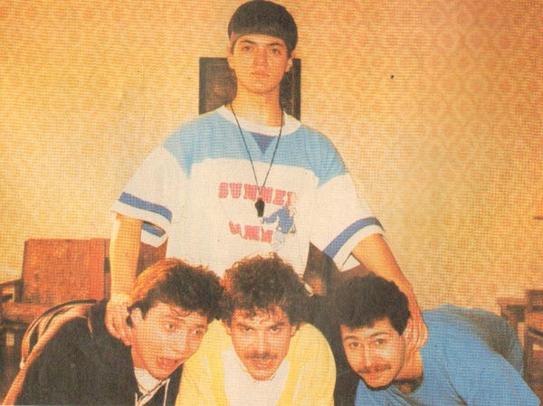 Fotoğraftaki bu 4 genci tanıdınız mı? Şimdi çok ünlüler... - Resim: 4