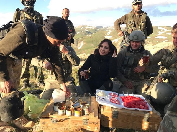 Nazlı Çelik Kato'da komandolarla operasyona çıktı işte o görüntüler... - Resim: 3