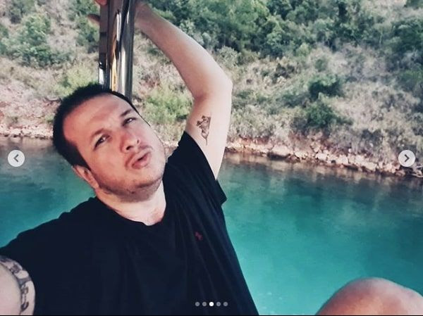 Şahan Gökbakar tatile çıktı ünlü isimlerin tekne pozlarıyla fena dalga geçti - Resim: 3