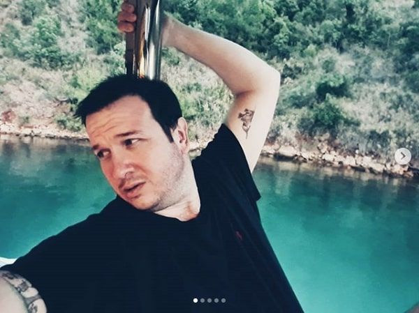 Şahan Gökbakar tatile çıktı ünlü isimlerin tekne pozlarıyla fena dalga geçti - Resim: 1