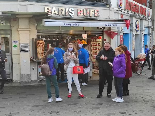 Taksim'de maske ve sigara denetimi! Kuralları yabancılar ihlal ediyor - Resim: 4