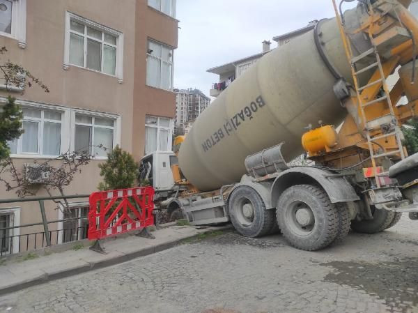 İstanbul'da korku dakikaları! Beşiktaş'ta beton mikseri 6 katlı binaya saplandı - Resim: 3