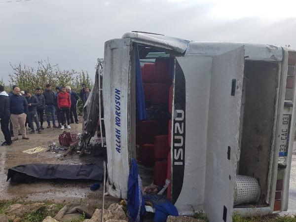 Mersin'de tarım işçilerini taşıyan midibüs devrildi: 1 ölü, 16 yaralı - Resim: 0