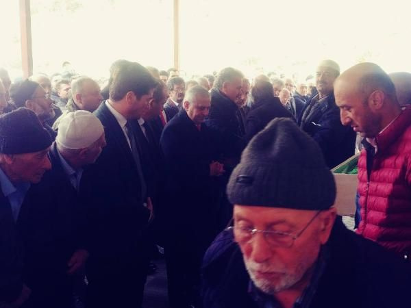 CHP'li vekilin camide ayakkabısı çalındı - Resim: 0