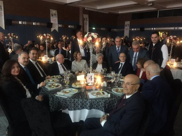 ADD'nin özel konuğu Sezer ilk kez ödül aldı - Resim: 0