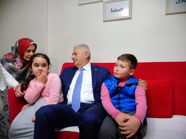 Binali Yıldırım'dan teravih namazı sonrası sürpriz ziyaret - Resim: 0