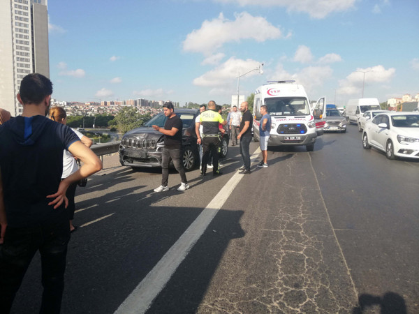 İstanbul'da feci kaza! TEM Otoyolu kilitlendi - Resim: 0
