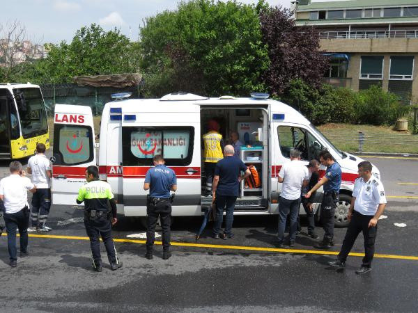 Üsküdar'da iki metrobüs kaza yaptı! 10 yaralı - Resim: 1