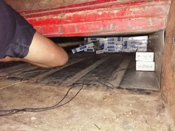 Polis ekipleri şüphelendi kaçırmaya çalışıyordu yakalandı - Resim: 0