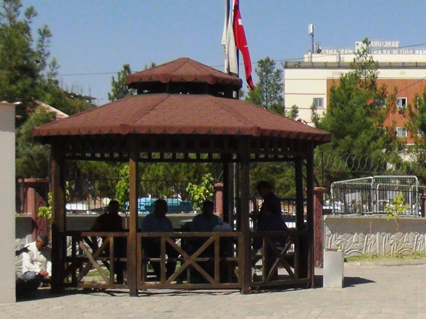 Şanlıurfa'da buzdolabının arkasına giren çocuk feci şekilde can verdi - Resim: 0