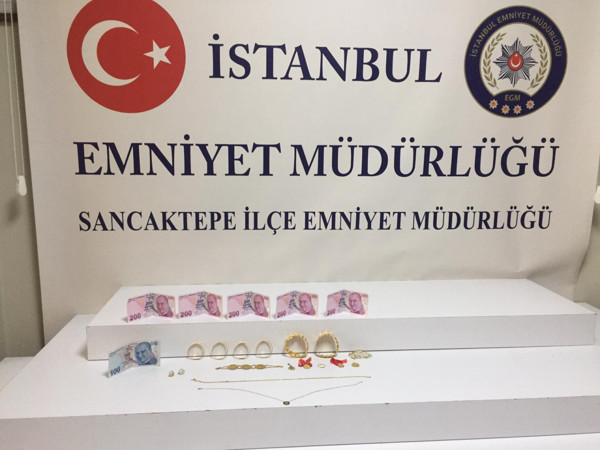 İstanbul'da aracın üzerinden altın dolu çanta yola düştü - Resim: 0