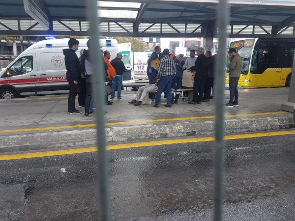 İstanbul Haramidere'de metrobüs kazası: Yaralılar var - Resim: 0