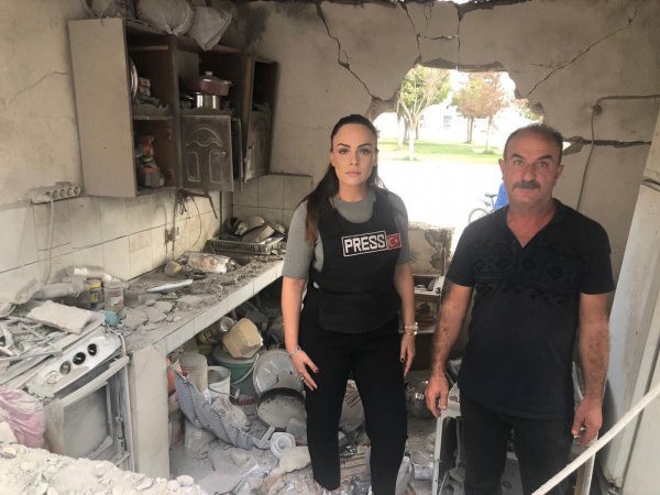 Buket Aydın'la Fatih Altaylı arasında kıyafet atışması - Resim: 0