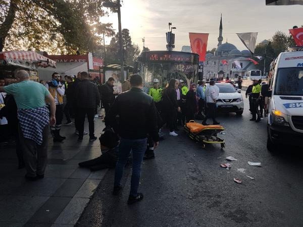 Beşiktaş'ta otobüs durağa daldı! Şoför 3 kişiyi bıçakladı denize atlayıp kaçtı - Resim: 2