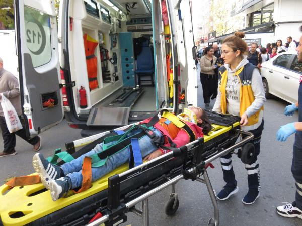 Ataşehir'de 8 yaşındaki öğrenciye otomobil çarptı - Resim: 0