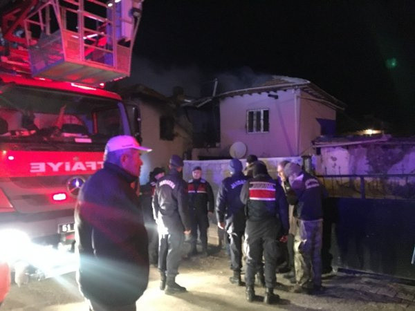 Niğde'nin Ulukışla ilçesinde kan donduran yangın! 2'si çocuk 4 kişi öldü - Resim: 0