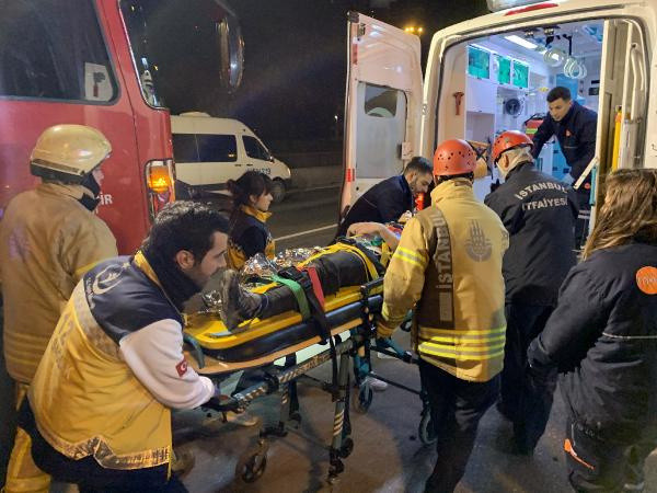 Kadıköy'de 14 yaşındaki sürücü kaza yaptı, bacağı koptu - Resim: 1