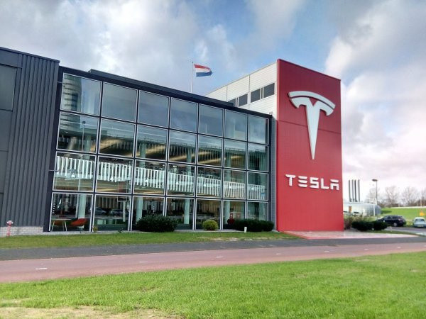 Tesla'nın Almanya'da kuracağı fabrikada bombalar bulundu - Resim: 0