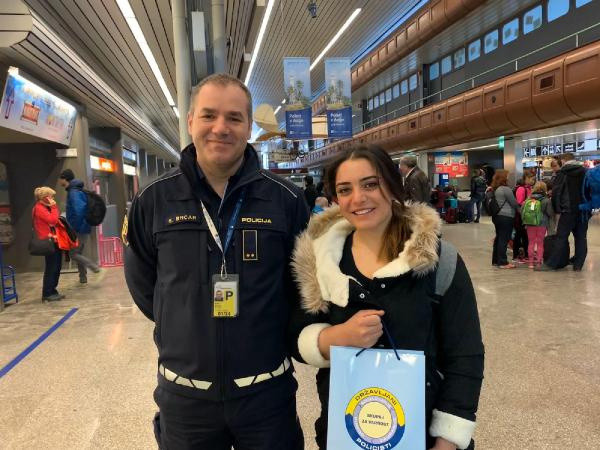 Milli kayakçı, Slovenya'da teleferikten düşen çocuğu kurtardı - Resim: 0