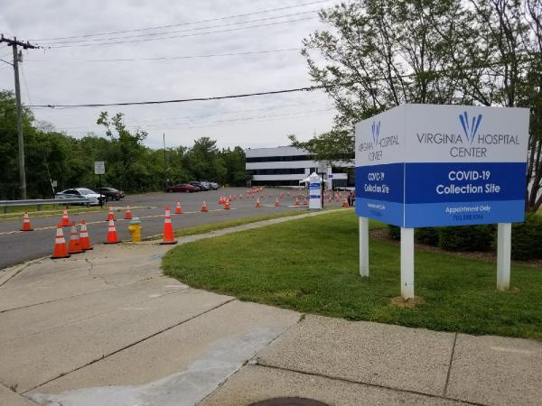 ABD'de koronavirüs testi kuyruğu: Arabanın içinden test yaptırıyorlar - Resim: 0