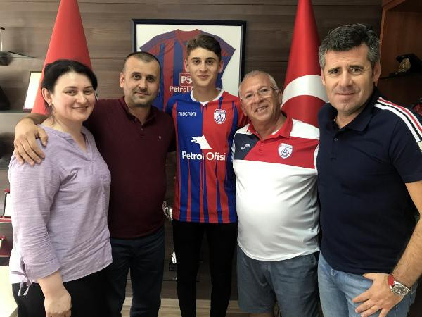 Fenerbahçe'nin istediği Ravil Tagir yurt dışına gidecek - Resim: 0