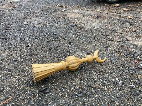 Minarenin alem bölümü koptu! Arnavutköy'de cami minaresine yıldırım düştü - Resim: 0