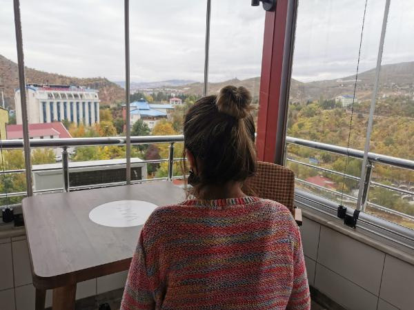 Tunceli'de bulaşık yıkarken arkadan yaklaşıp taciz etti! Genç kız öptüğü yerleri kazıdı - Resim: 1