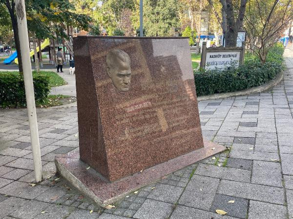 İstanbul'da pes dedirten hırsızlık! Bu sefer Atatürk maskını çaldılar - Resim: 0