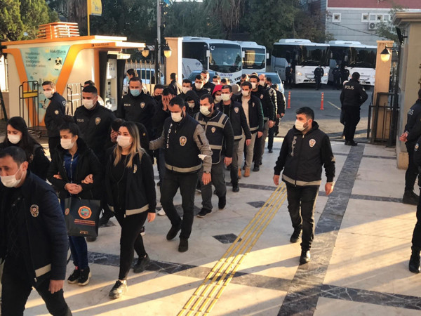 Şanlıurfa merkezli 4 ilde dev operasyon! 26 milyonluk dolandırıcılık engellendi - Resim: 0