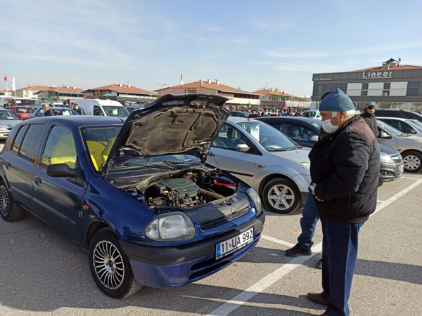Eskişehir'de ikinci el pazarına giden eli boş dönüyor! Fiyat yüksek alan yok - Resim: 0