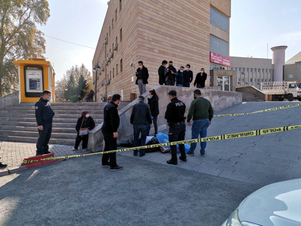 Kayseri'de yürek yakan görüntü! Bir an olsun başından ayrılmadı - Resim: 0