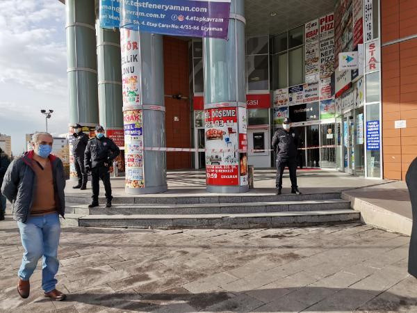 Ankara'da banka şubesinde silahlı soygun girişimi! 1 kişi yaralandı - Resim: 0