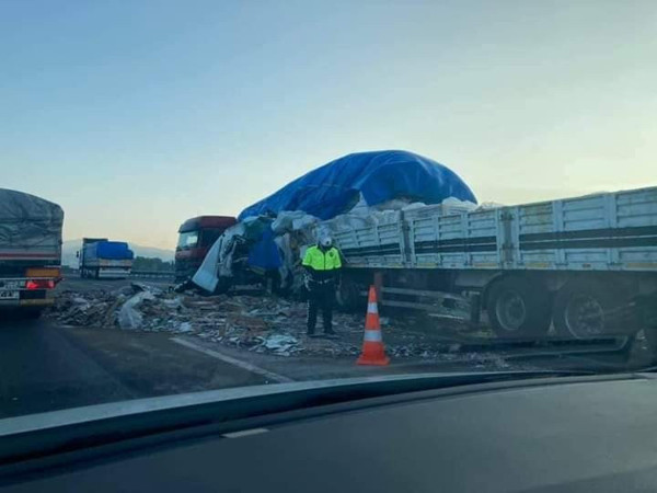 Osmaniye'de otoyolda korkunç kaza! Ortalık savaş alanına döndü - Resim: 0