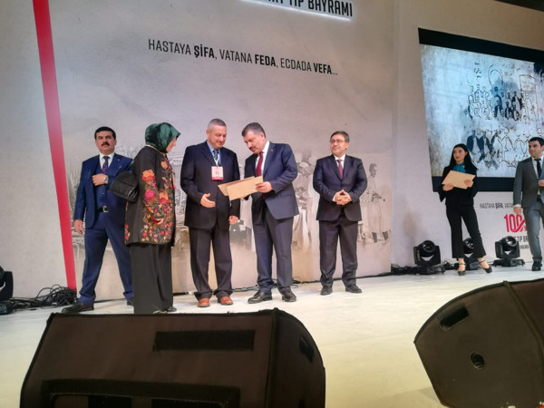 Fahrettin Koca'nın elinden ödül almıştı! Bursa'da yılın hekiminden acı haber geldi - Resim: 0