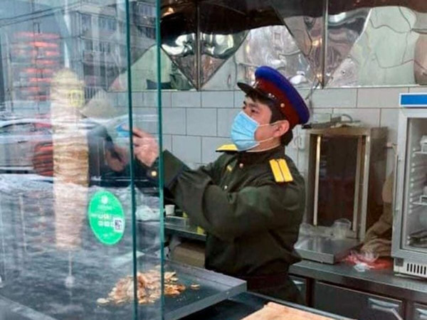 Ülkeyi karıştıran dönerci 1 gün sonra kapatıldı! Dükkanın ismi büyük tepki çekti - Resim: 0