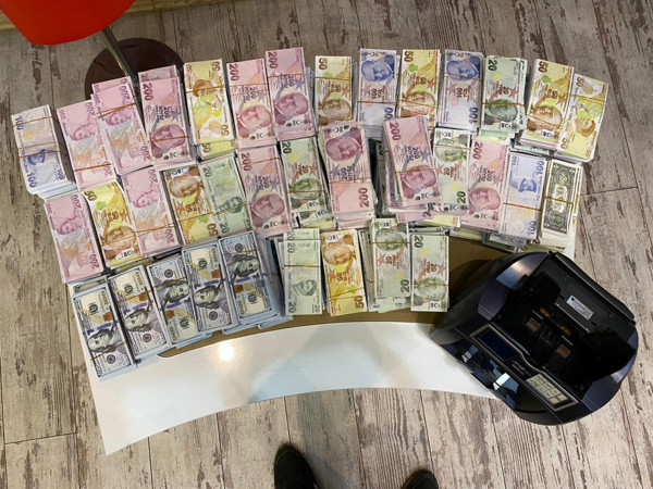 Sivas'ta kadınların özel görüntülerini ele geçirdiler! 918 bin 200 TL... - Resim: 0