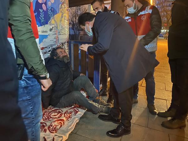 İstanbul'da defalarca yerleştirildiği otelden kaçtı! Kaymakam ikna etmek için dil döktü - Resim: 0