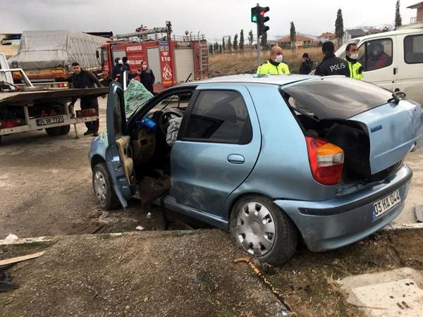 Afyonkarahisar'da TIR ile otomobil çarpıştı! Feci kaza karı kocayı ayırdı - Resim: 1